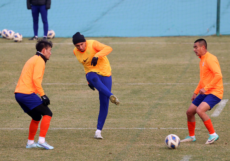 上海久事内部会议纪要流出:转会期调整名单,亚冠使命明确,资深球员宣示担当的简单介绍-开云平台